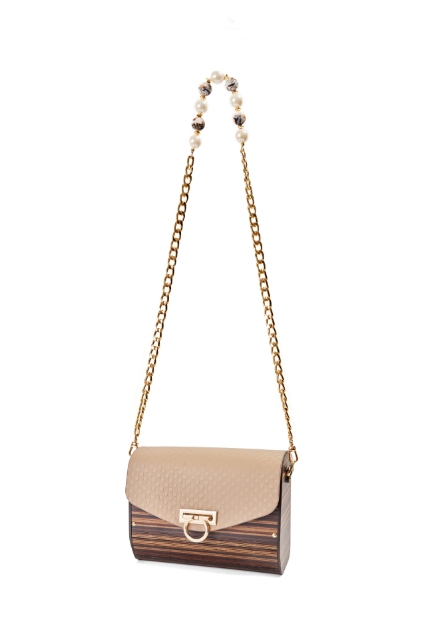 Aura Rosso Beiege resmi