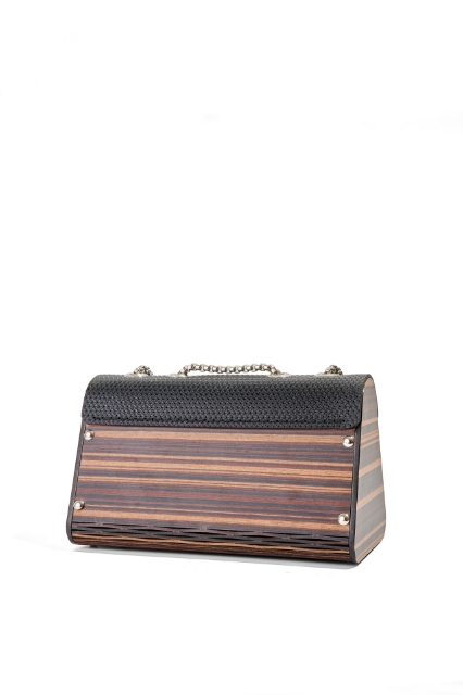 Livia Terra Black resmi