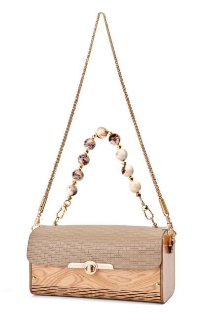 Myra Charming Beiege resmi