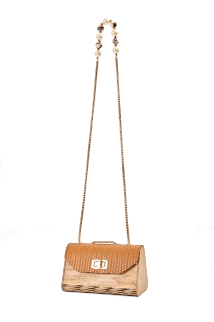 Livia Charming Taba resmi