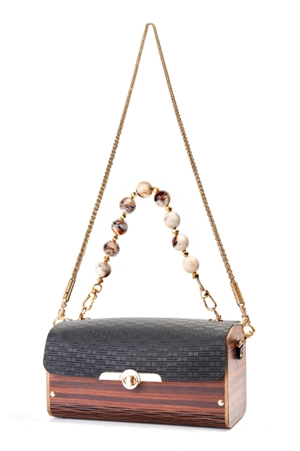 Myra Rosso Black resmi